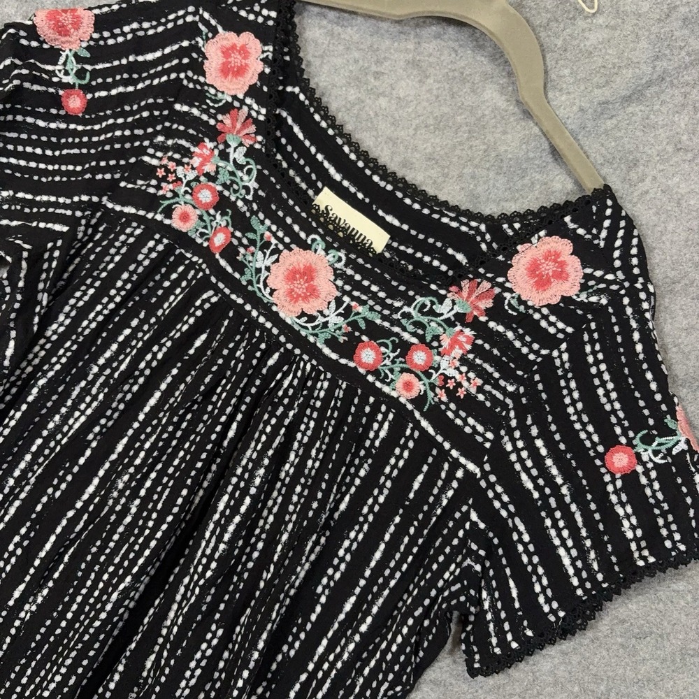 Savanna Jane Blouse Womens Sz L Black Embroidered Floral Boho NWT
